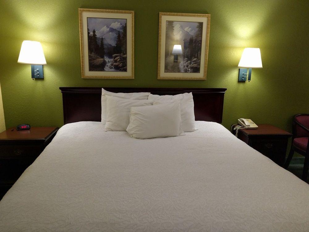 Days Inn By Wyndham Nashville Saint Thomas West Hospital Esterno foto