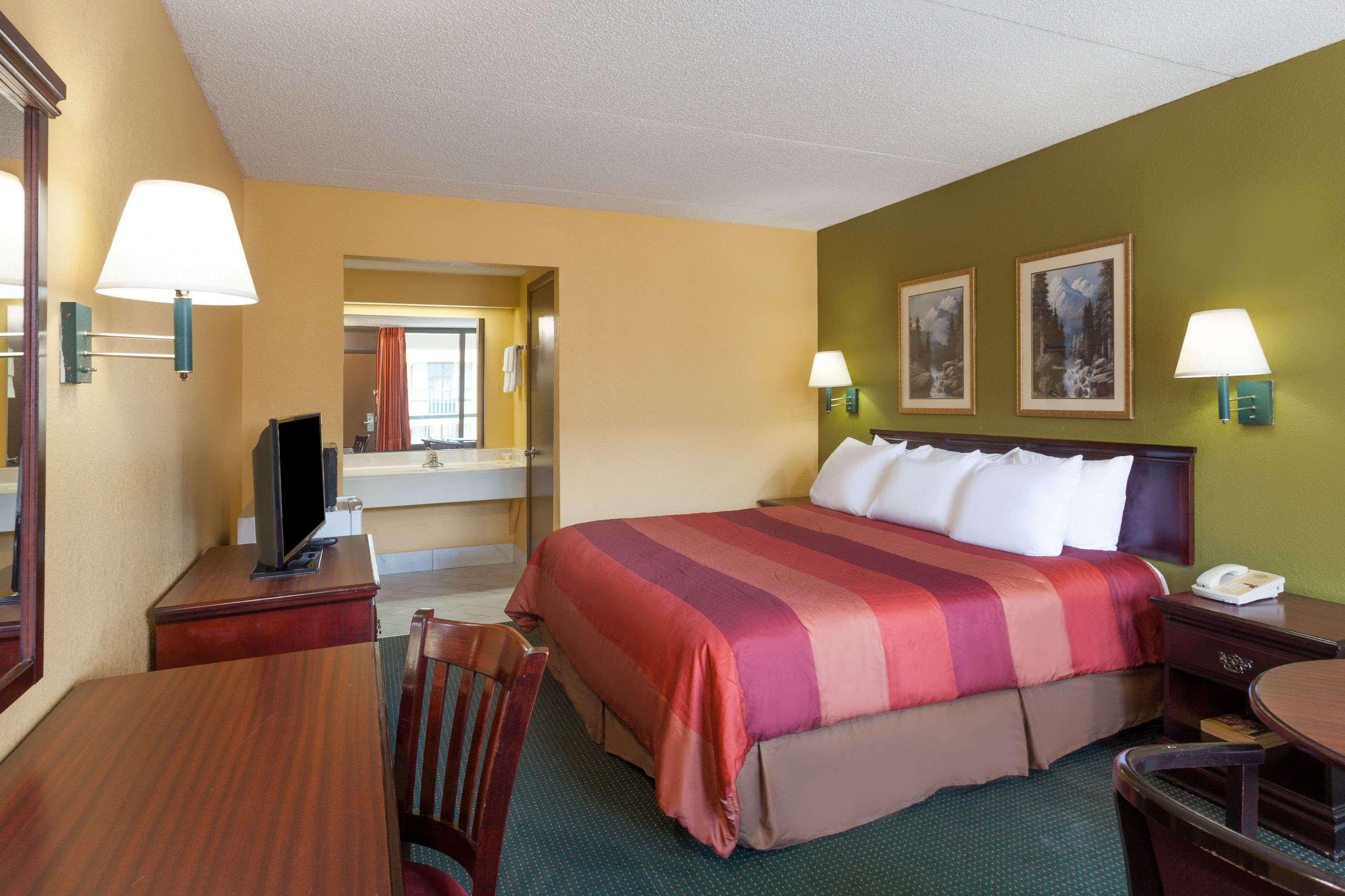 Days Inn By Wyndham Nashville Saint Thomas West Hospital Esterno foto
