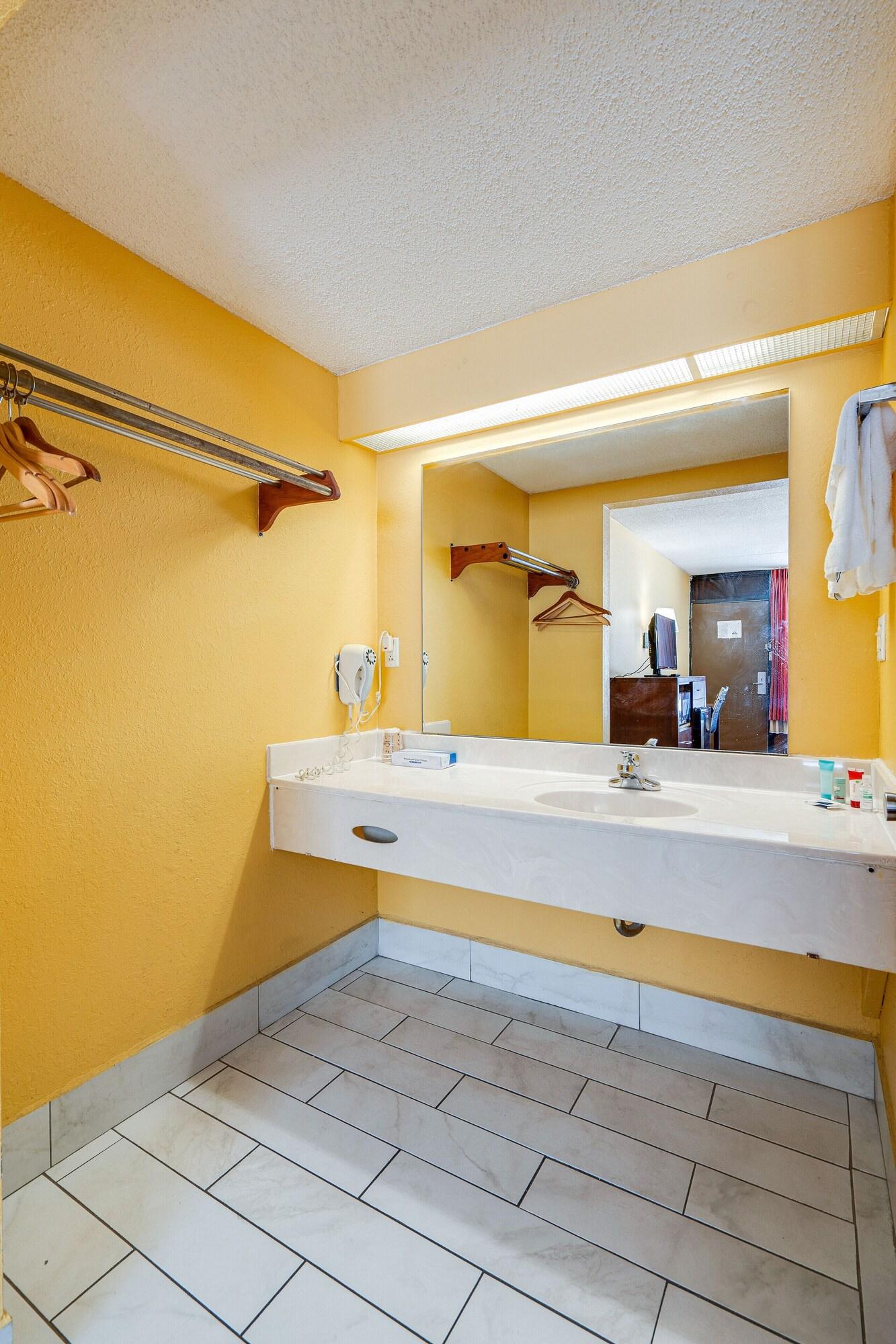 Days Inn By Wyndham Nashville Saint Thomas West Hospital Esterno foto