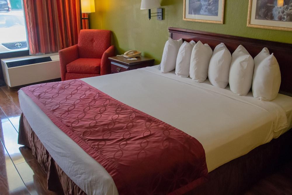 Days Inn By Wyndham Nashville Saint Thomas West Hospital Esterno foto