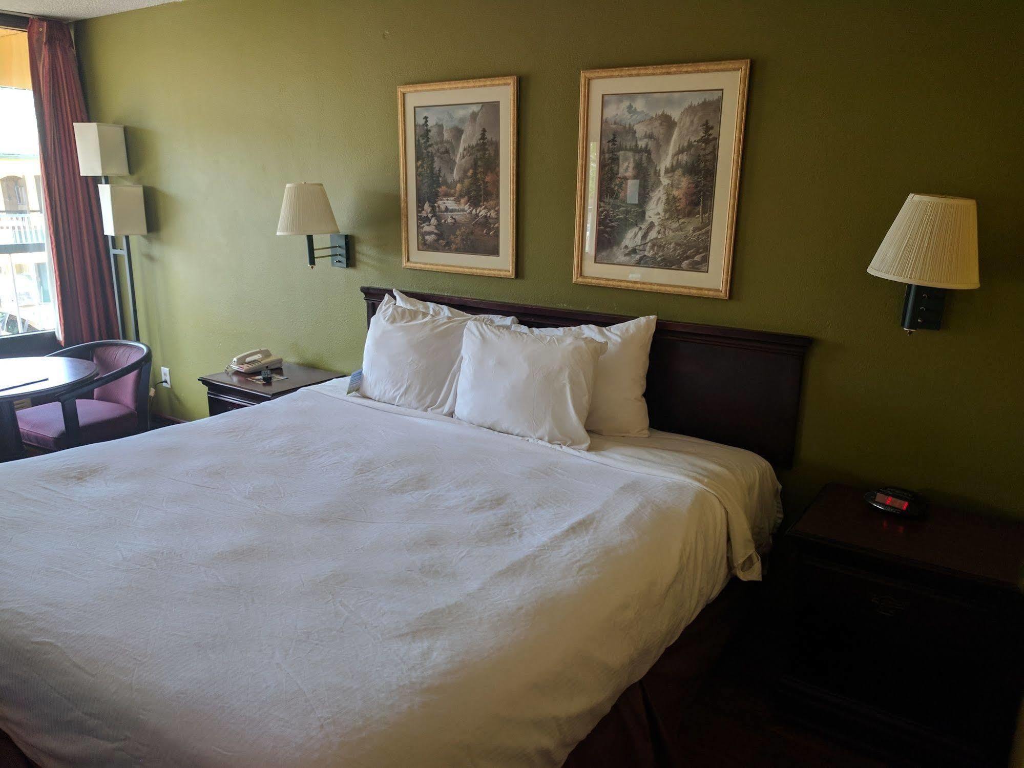 Days Inn By Wyndham Nashville Saint Thomas West Hospital Esterno foto