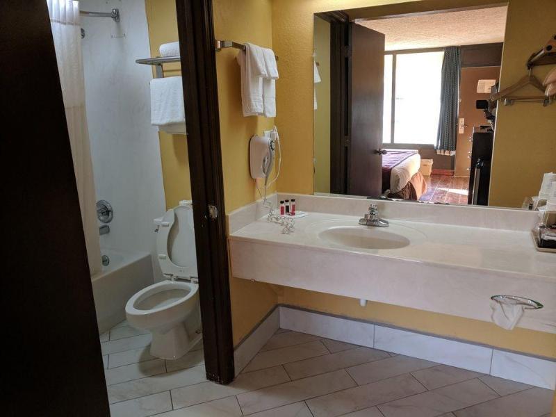 Days Inn By Wyndham Nashville Saint Thomas West Hospital Esterno foto